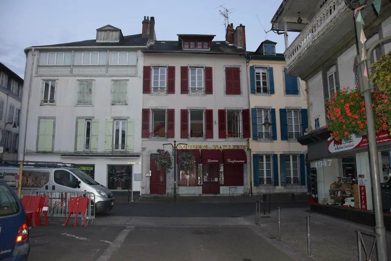 Robinson Studio Apartment Bagneres-de-Bigorre